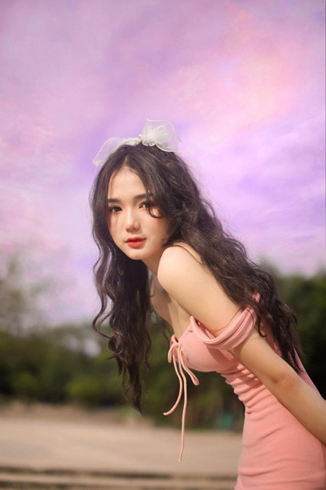 Sắc màu SV 1/8: Nữ sinh sở hữu nhan sắc như “búp bê lai”, hot girl có nụ cười tỏa nắng ảnh 3