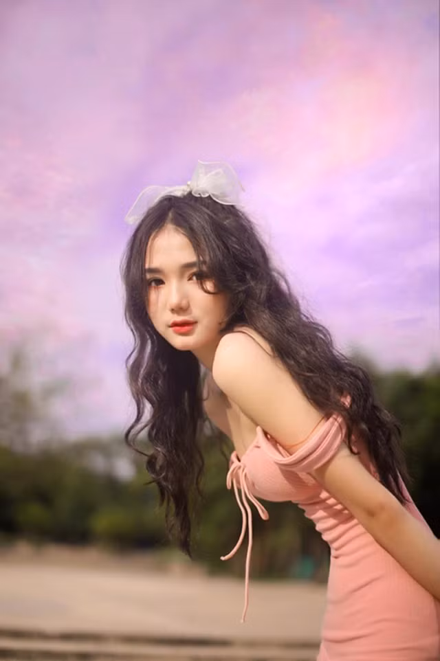 Sắc màu SV 1/8: Nữ sinh sở hữu nhan sắc như “búp bê lai”, hot girl có nụ cười tỏa nắng ảnh 3