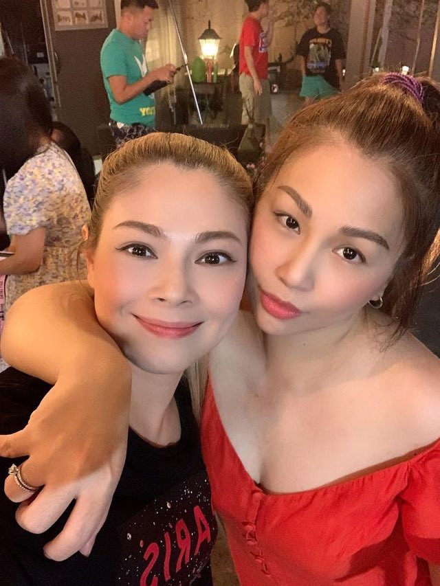 Hiền Hồ bất ngờ nữ tính với kiểu tóc mới; H'Hen Niê tự tin với túi cói đi chợ ảnh 6