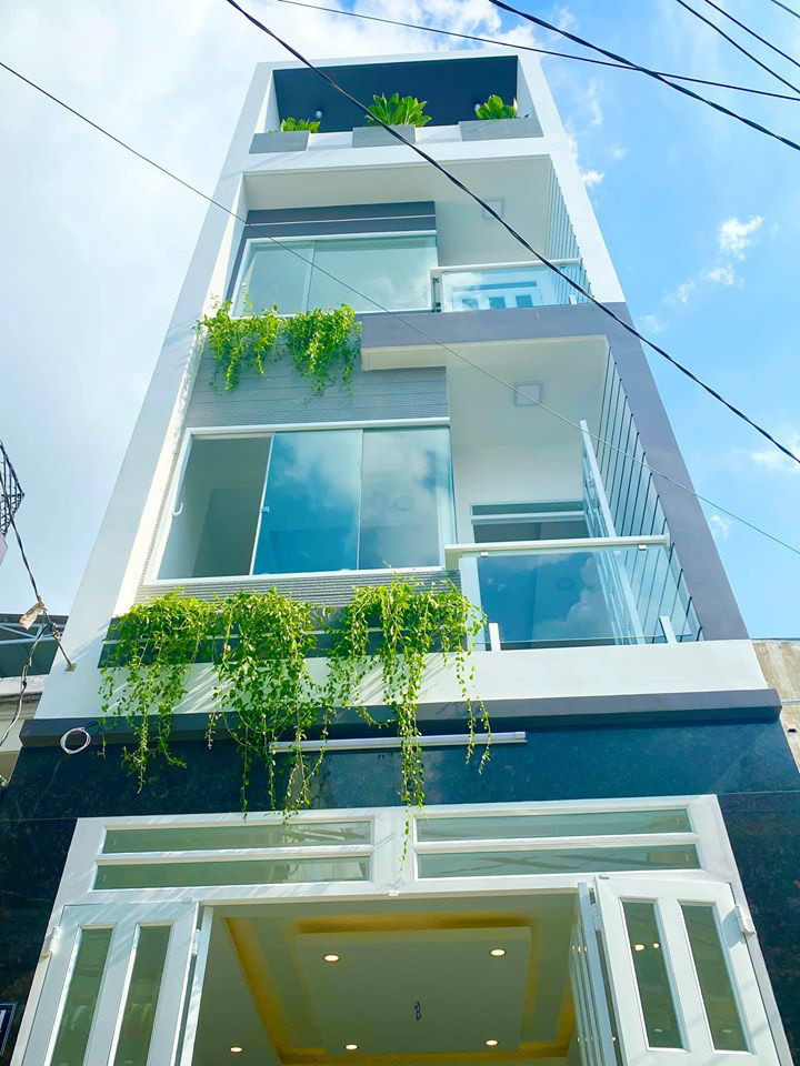 Showbiz 19/7: Hiền Thục phô diễn body, Hương Giang ướt át bên hồ bơi ảnh 10