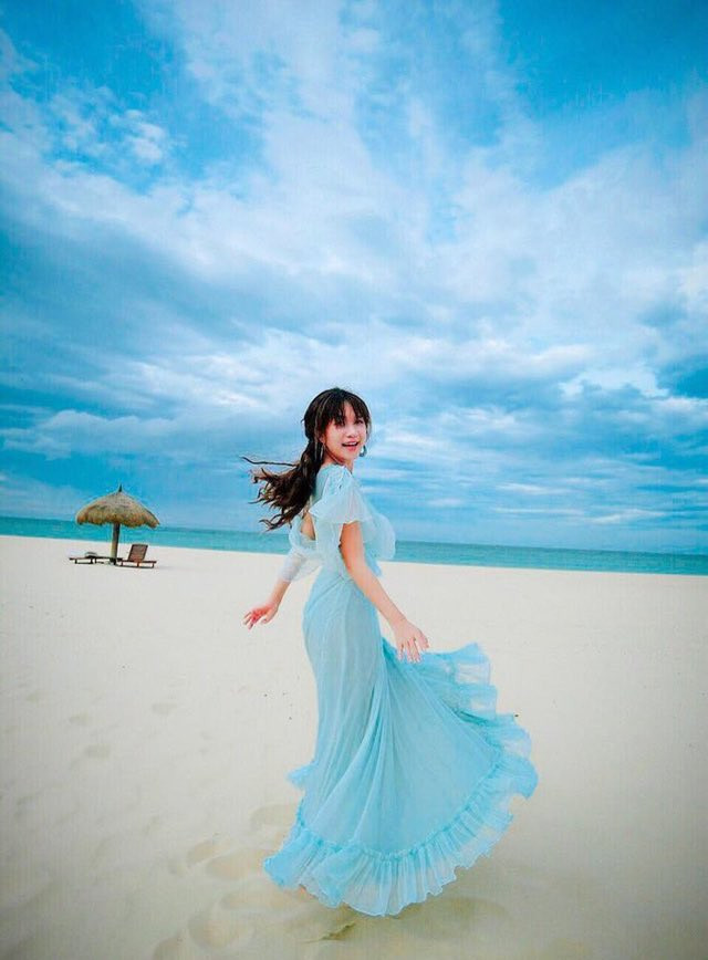 Hiền Hồ bất ngờ nữ tính với kiểu tóc mới; H'Hen Niê tự tin với túi cói đi chợ ảnh 2