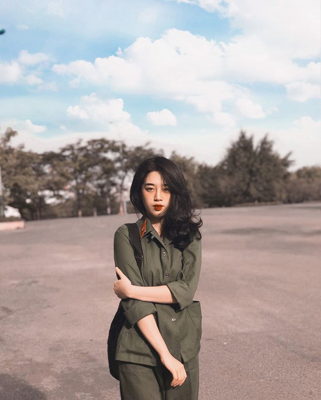 Sắc màu SV 18/7: “Bóng hồng” trường ĐH Kinh tế Quốc dân khoe sắc trong Học kỳ quân sự ảnh 1