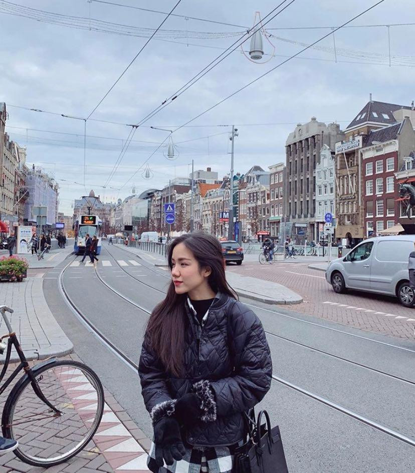 Showbiz 18/6: H'Hen Niê đi chân trần dưới mưa gây “sốt”, Hoàng Thùy Linh - Gil Lê tình tứ ảnh 17