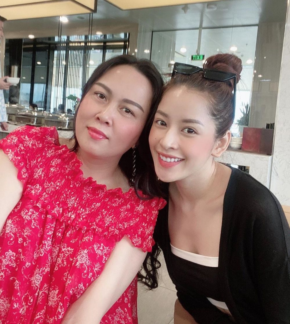 Showbiz 27/7: Hoàng Thùy mặc "bánh bèo" gây tranh cãi, Kaity Nguyễn chủ động cách ly ảnh 15