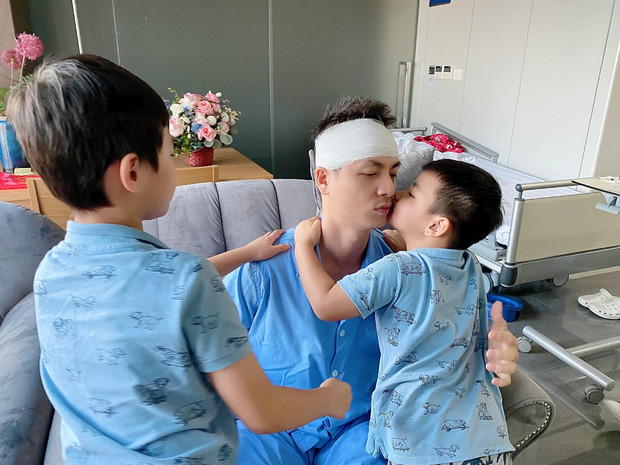 Showbiz 16/7: Xuân Nghị về thăm trường cũ; Sơn Tùng lọt Billboard Social 50 ảnh 26