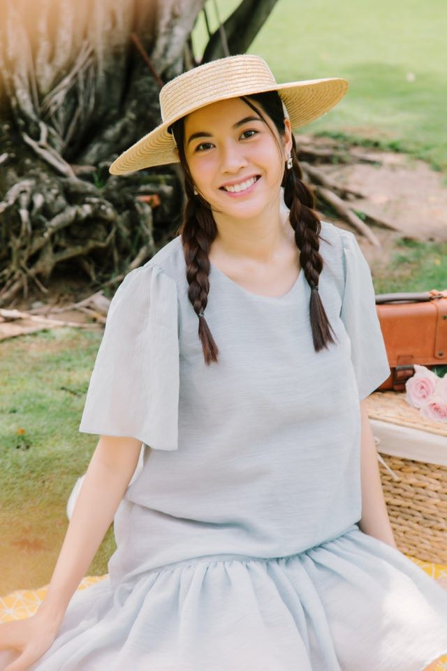 Mỹ Tâm phủ nhận tin đồn mang thai; Ngọc Trinh “táo bạo” diện đầm cắt xẻ hở gần hết ngực ảnh 16