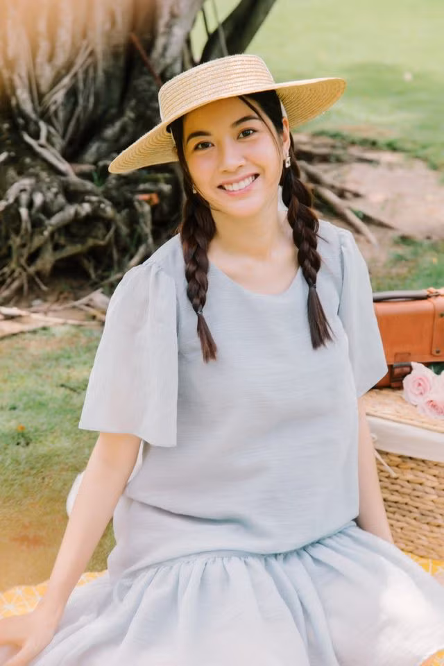 Mỹ Tâm phủ nhận tin đồn mang thai; Ngọc Trinh “táo bạo” diện đầm cắt xẻ hở gần hết ngực ảnh 16