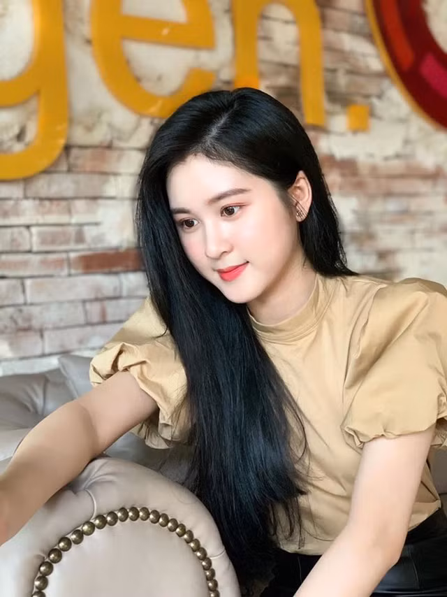 Sắc màu SV 4/8: Nữ sinh đẹp tựa diễn viên Hoa ngữ; hot boy TikTok triệu view mới nổi ảnh 2