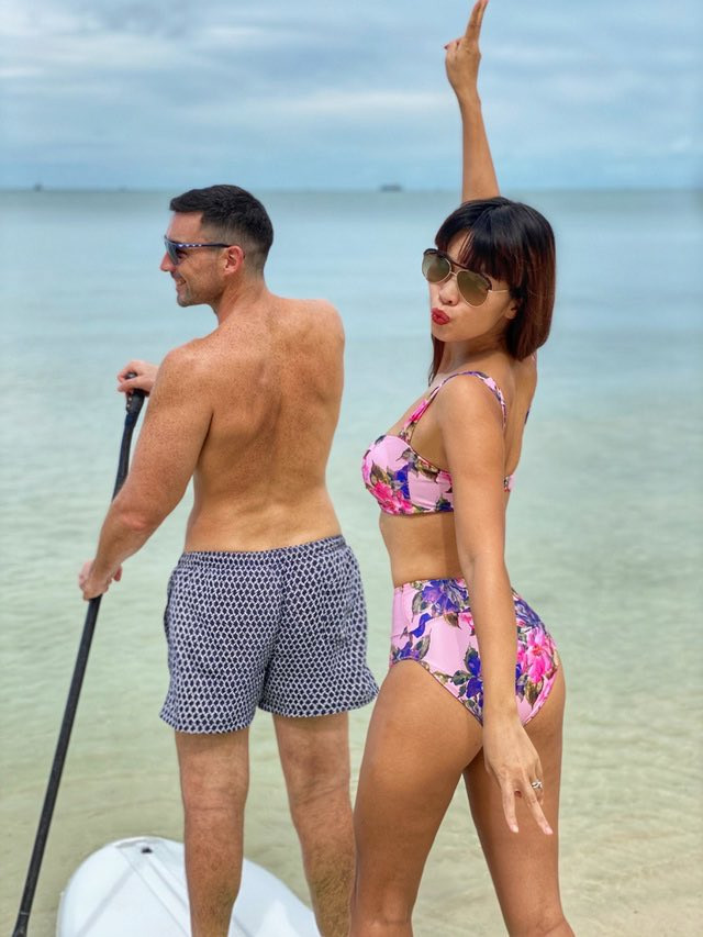 Siêu mẫu Hà Anh kỷ niệm 4 năm ngày cưới, Hương Giang khoe ảnh bikini nóng bỏng ảnh 15