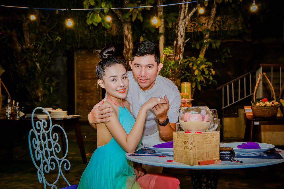 Hồng Diễm bật khóc khi nhận giải thưởng lớn; H'Hen Niê trở thành fan cứng của Sơn Tùng ảnh 28