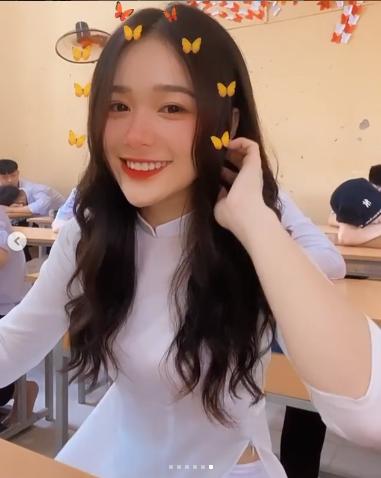 Cameraman sinh năm 2001 quá đẹp trai; nữ sinh có nụ cười tươi rói ảnh 13