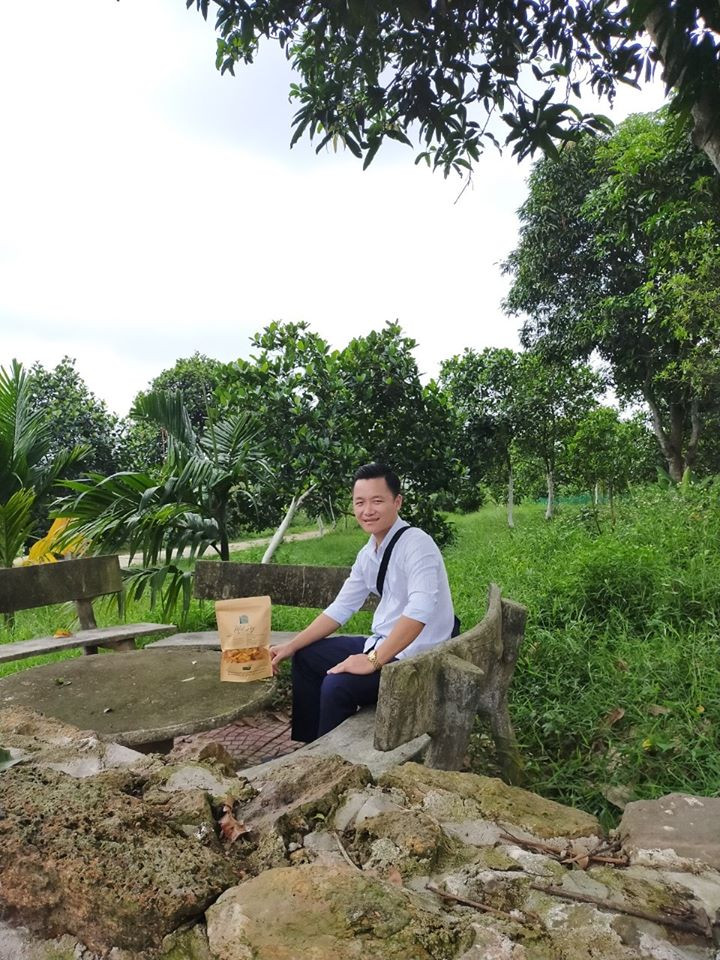 "Chỉ cần luôn vận động suy nghĩ, không cạn ý chí thì sản phẩm nông nghiệp nào cũng có thể hái ra tiền", Bùi Đức Tuyển chia sẻ. Cất tấm bằng đại học, chàng trai rời thành phố về quê mở trang trại “tiền tỷ“ ảnh 4