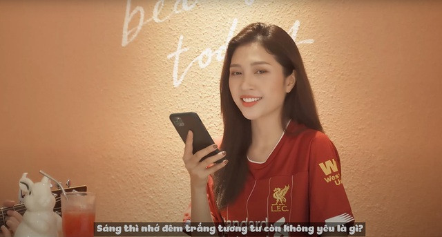 Sắc màu SV 27/7: “Thả tim” rần rần với nữ “chiến sĩ” xinh đẹp của ĐH Kinh tế Quốc dân ảnh 8