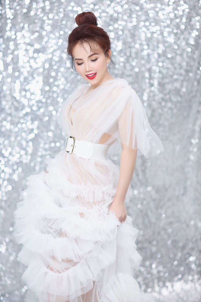 Khởi My bức xúc khi bị fan đòi quà; diễn viên Hoàng Yến tung bộ ảnh trẻ trung ở tuổi 44 ảnh 12