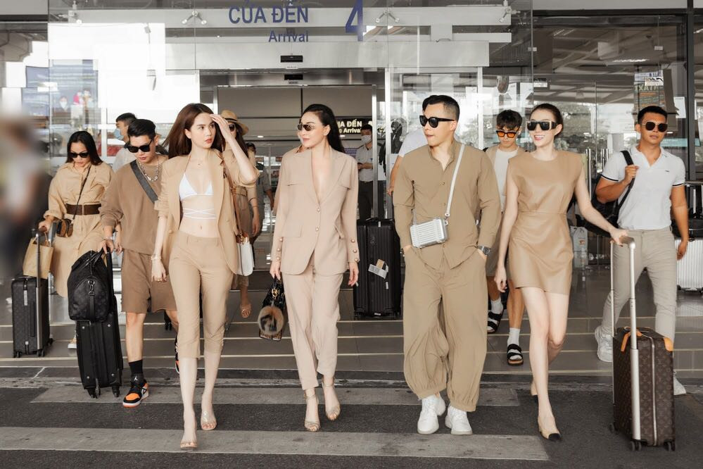 “Thả rông” khoác vét ra sân bay: Quỳnh Thư khiến người đối diện “đỏ mặt“ ảnh 5