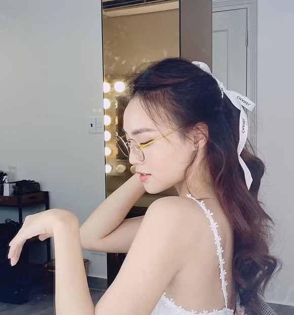 Showbiz 6/5: Hoàng Thùy bỏ thi Miss Supranational, Trương Thế Vinh, Thùy Ngân bị tố hẹn hò ảnh 11