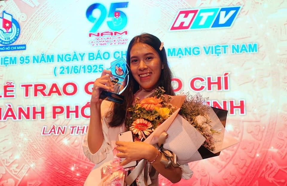 Sắc màu SV 23/6: ĐH Thương mại mở CLB tiếng Anh miễn phí, hotgirl Yên Bái gia nhập ĐH FPT ảnh 7