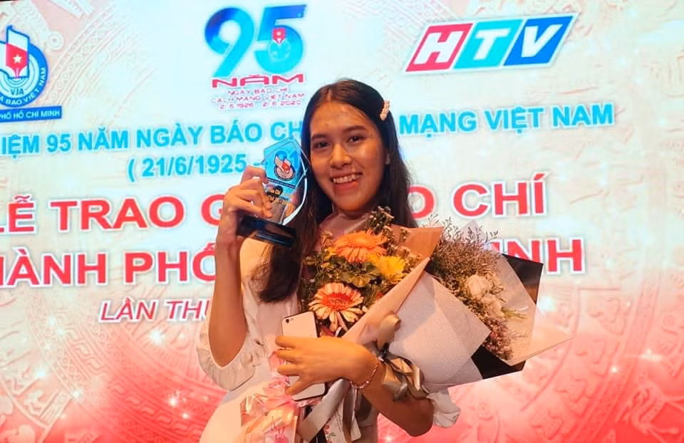 Sắc màu SV 23/6: ĐH Thương mại mở CLB tiếng Anh miễn phí, hotgirl Yên Bái gia nhập ĐH FPT ảnh 7
