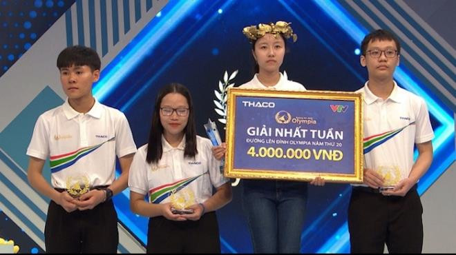 Sắc màu SV 6/7: “Nam thần” 98 đứng sau MV của Sơn Tùng; hot girl Luật xinh như búp bê ảnh 16