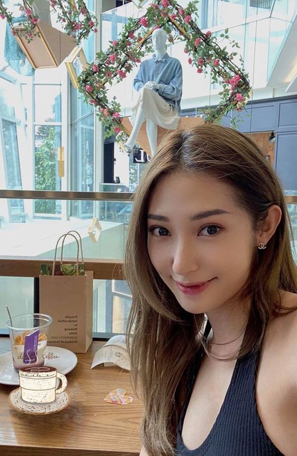 Showbiz 7/7: Hồ Ngọc Hà lần đầu lộ bụng bầu, Thủy Tiên tiếp bước các mỹ nhân khoe eo thon ảnh 19