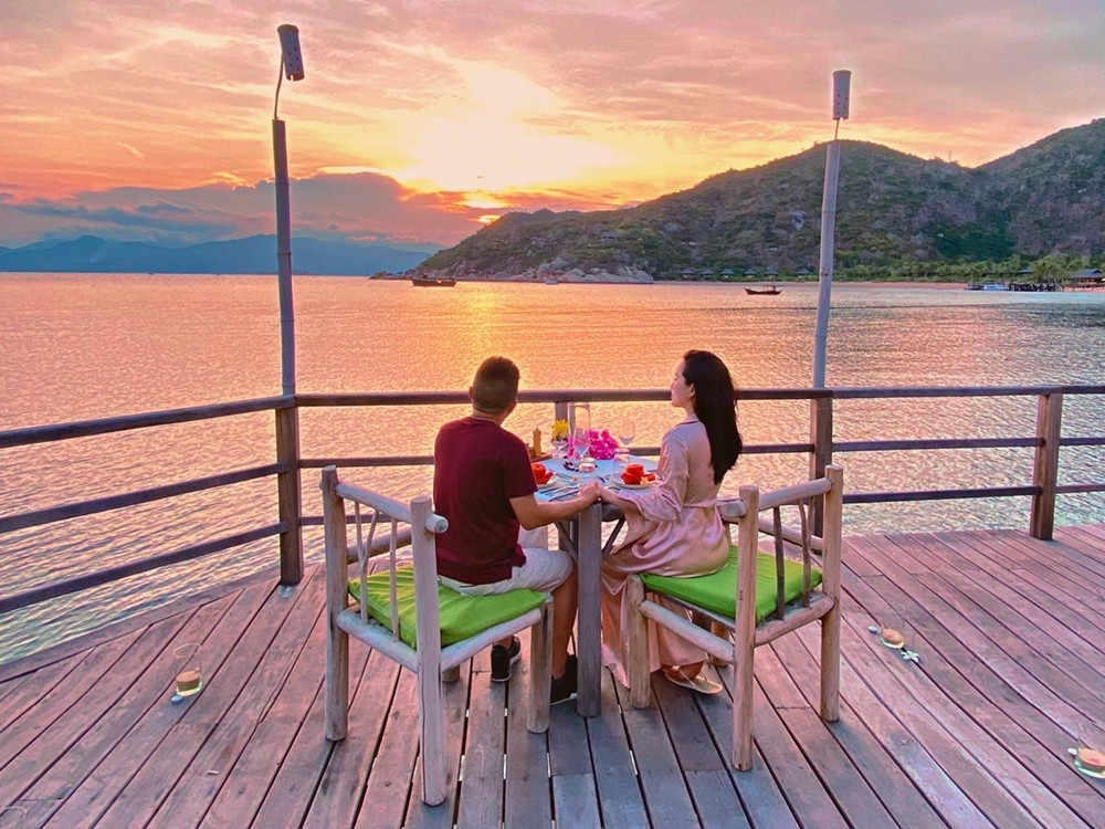 Showbiz 5/6: Bảo Thanh được chồng tặng xế sang tiền tỷ, Bảo Anh tuôn huyết lệ trong MV mới ảnh 12