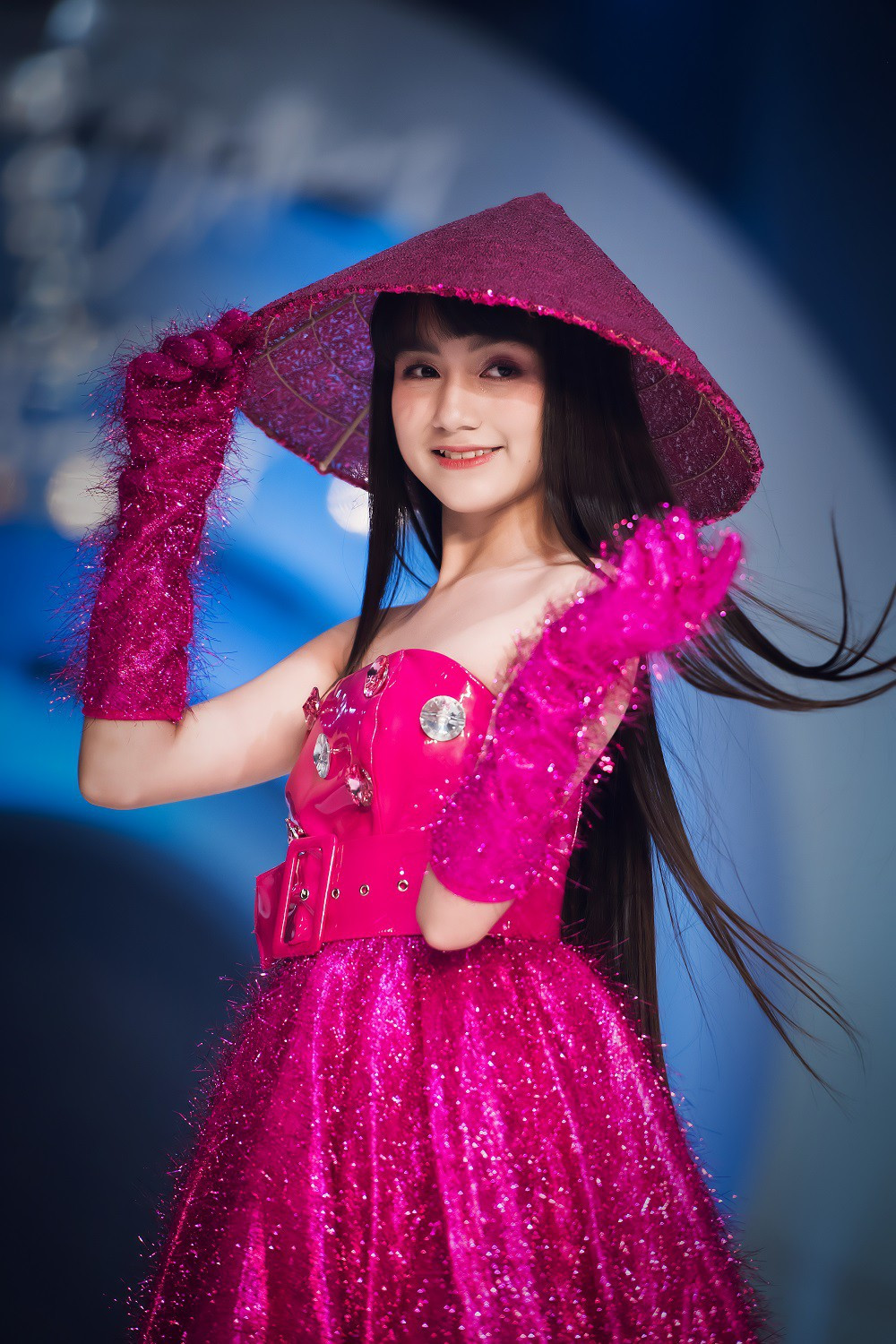 Sắc màu SV 28/7: Hotgirl 9X khoe gương mặt sắc lạnh quyến rũ; nữ sinh có chiều cao “khủng“ ảnh 7