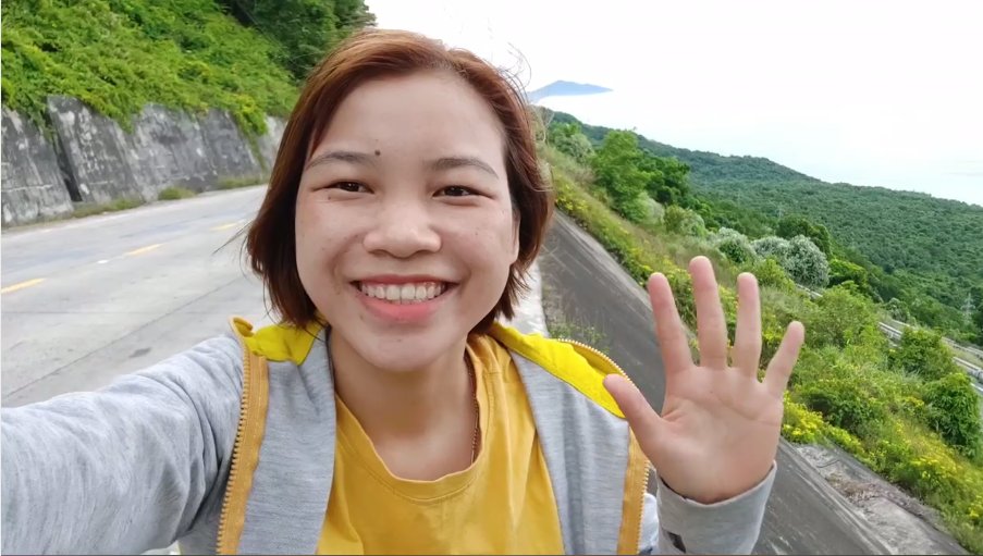 Cô sinh viên Nông nghiệp một mình đạp xe xuyên Việt và ước mơ cho “một Việt Nam đáng sống” ảnh 1