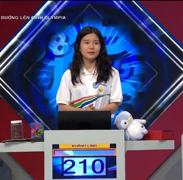 Sắc màu SV 22/7: Hotboy RMIT trở thành MC trẻ nhất VTV7, nữ sinh “ngủ sấp mặt” ở Đà Lạt ảnh 8