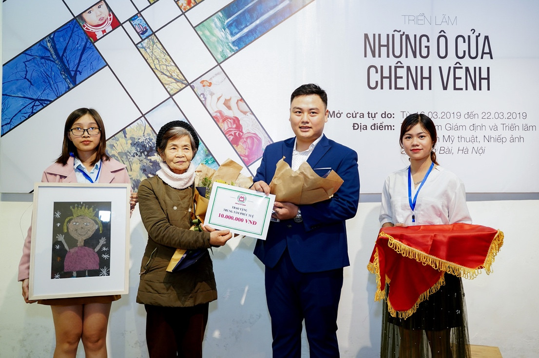 “Khoảng lặng” - Triển lãm tranh từ thiện dành cho trẻ khó khăn ảnh 2