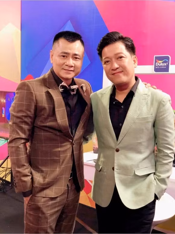 Showbiz 18/6: H'Hen Niê đi chân trần dưới mưa gây “sốt”, Hoàng Thùy Linh - Gil Lê tình tứ ảnh 19