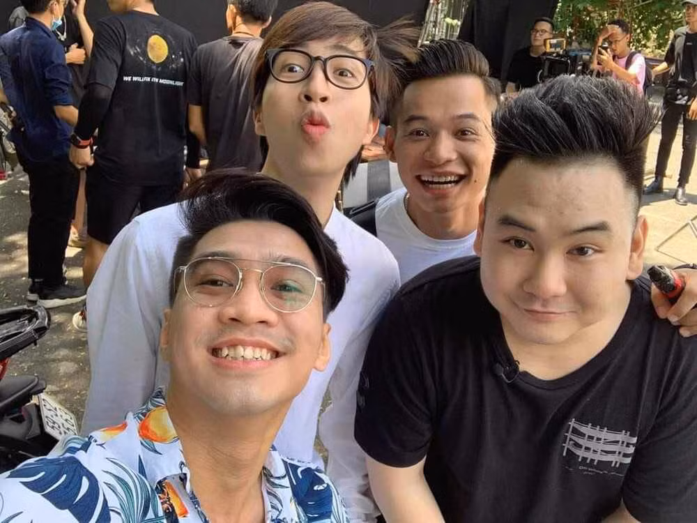 “Tứ hoàng streamer” bất ngờ hội ngộ; Karik đăng trạng thái buồn sau khi công khai bạn gái ảnh 4