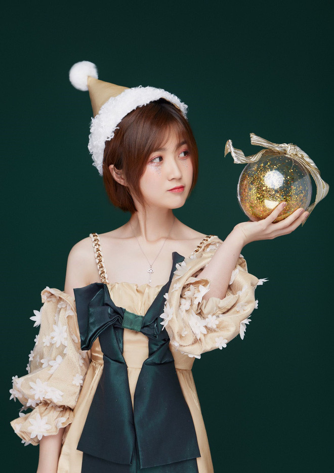 Sắc màu SV 20/7: Nữ sinh viên Y Dược đẹp tựa thiên thần, nhan sắc “lên hương” sau giảm cân ảnh 4