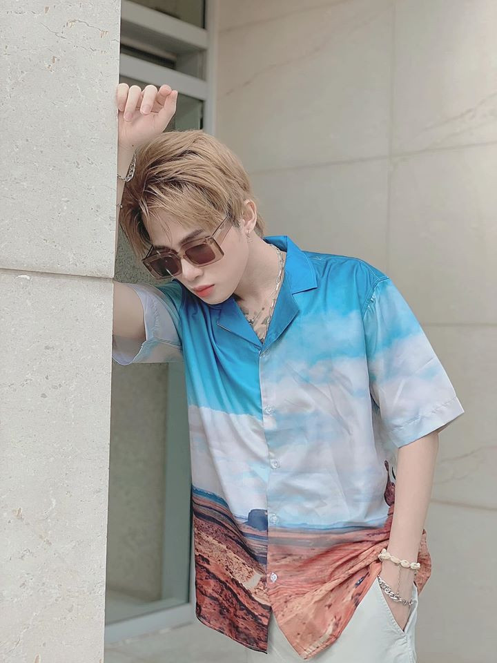 Showbiz 19/7: Hiền Thục phô diễn body, Hương Giang ướt át bên hồ bơi ảnh 14