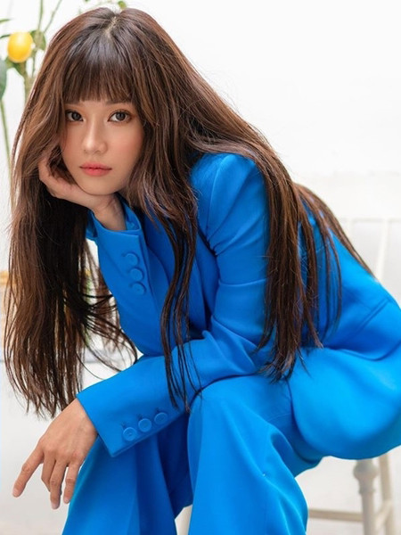 Showbiz 7/7: Hồ Ngọc Hà lần đầu lộ bụng bầu, Thủy Tiên tiếp bước các mỹ nhân khoe eo thon ảnh 13