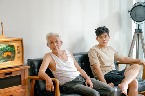 Showbiz 24/7: Lâm Vỹ Dạ khoe lưng trần, Midu để lộ mặt ít son phấn ảnh 12