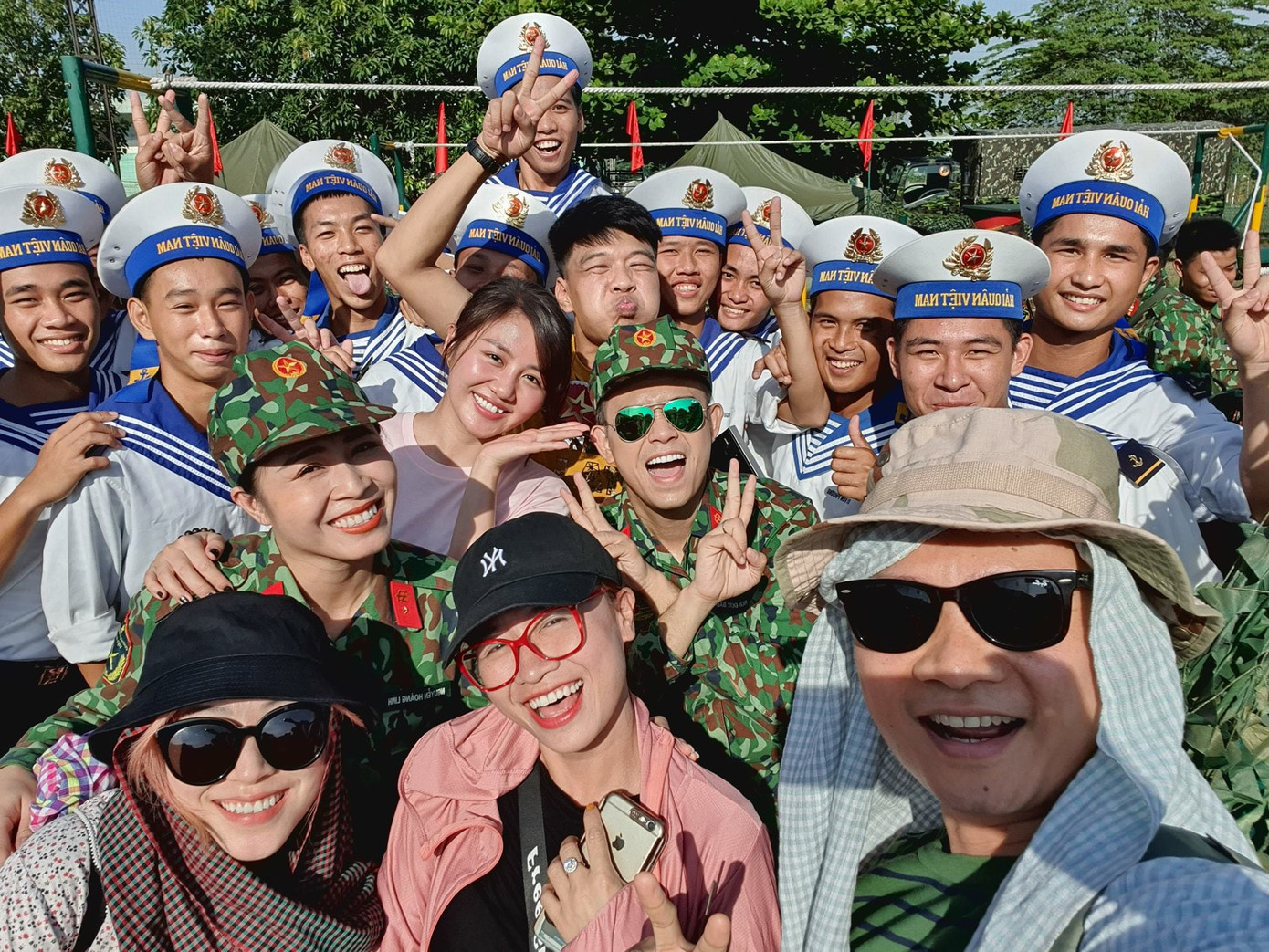 Showbiz 12/6: Phương Mỹ Chi “xử đẹp” anti-fan, Đông Nhi hạnh phúc cảm nhận cử động của con ảnh 10