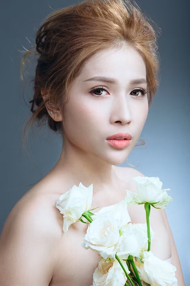 Ngọc Lan xin ứng tuyển làm vợ hoàng tử Brunei; Hoa hậu Kỳ Duyên đọ sắc bên siêu mẫu Hà Anh ảnh 1