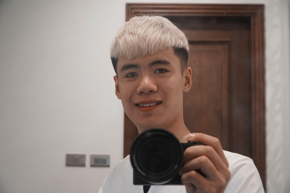 Nam sinh 2003 khí chất ngút ngàn; cô gái 9X gây tiếng vang ở triển lãm chiếu cói ảnh 9