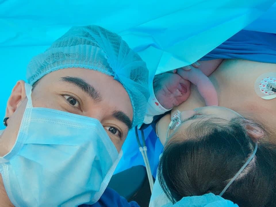 Hari Won, Nhật Kim Anh hạnh phúc bên mẹ; Angela Phương Trinh diện áo dài tại lễ Vu Lan ảnh 20