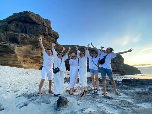 Showbiz 2/6: Jack khoe “núi quà” fan tặng 1/6, Tim và Trương Quỳnh Anh "tái hợp" ảnh 14