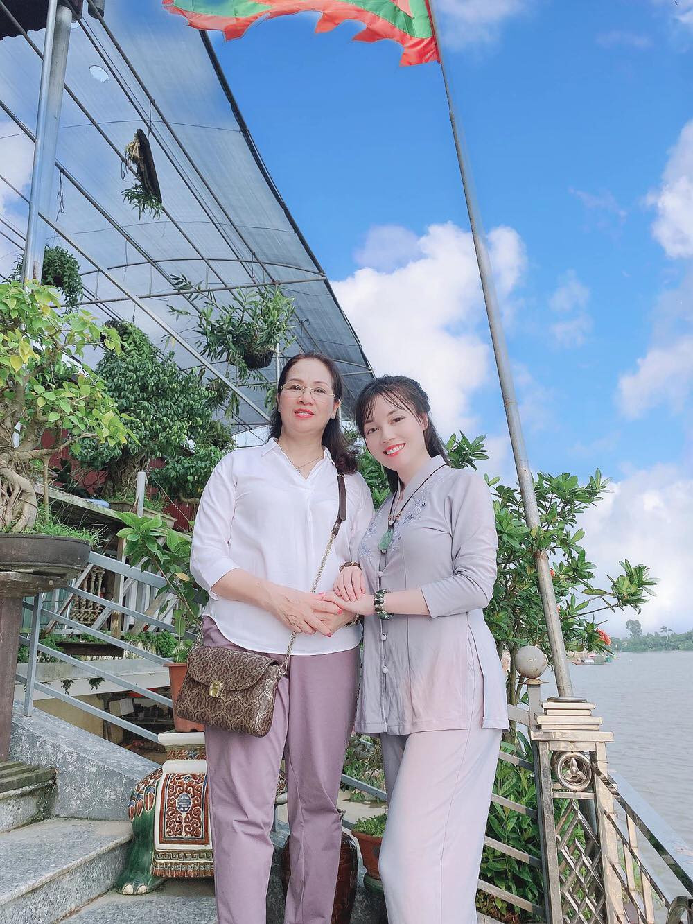 Khởi My bức xúc khi bị fan đòi quà; diễn viên Hoàng Yến tung bộ ảnh trẻ trung ở tuổi 44 ảnh 26