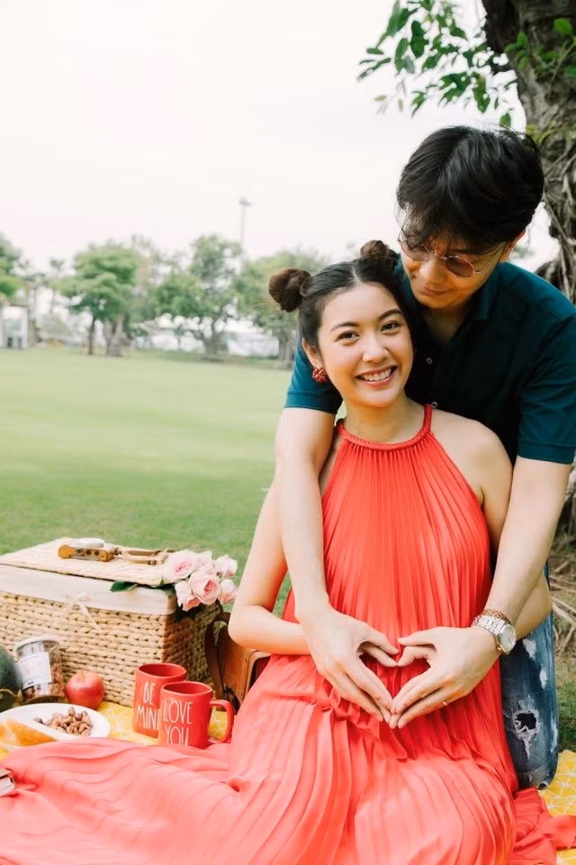 Mỹ Tâm phủ nhận tin đồn mang thai; Ngọc Trinh “táo bạo” diện đầm cắt xẻ hở gần hết ngực ảnh 17