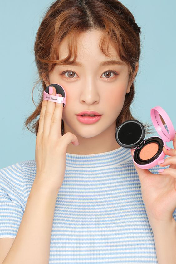 Bỏ túi 5 tuyệt chiêu make-up nhanh gọn, lâu trôi khi du lịch Hè ảnh 3