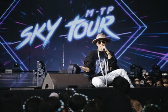 Ngọc Trinh hóa “Cô hầu gái” dù đã U40; Sơn Tùng phủ sóng “Sky Tour Movie” ở 190 quốc gia ảnh 2