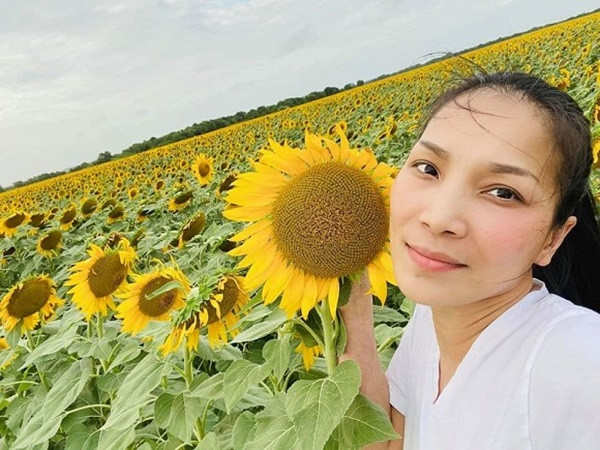 Showbiz 3/7: Chi Pu khoe body, hậu ồn ào với hội chị em; NSND Hồng Vân bị chê kém duyên ảnh 10