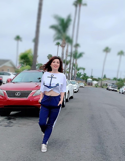 Showbiz 6/6: Đông Nhi mũm mĩm ở tháng thứ tư thai kì, Chi Pu đọ sắc với Ngọc Trinh ảnh 13