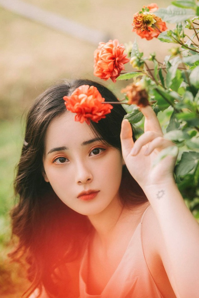 Nam sinh 2003 khí chất ngút ngàn; cô gái 9X gây tiếng vang ở triển lãm chiếu cói ảnh 7