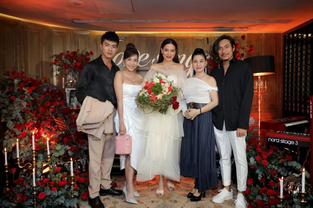 Ngọc Lan xin ứng tuyển làm vợ hoàng tử Brunei; Hoa hậu Kỳ Duyên đọ sắc bên siêu mẫu Hà Anh ảnh 19