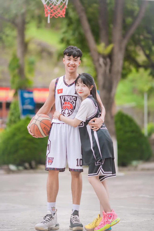 Sắc màu SV 27/7: “Thả tim” rần rần với nữ “chiến sĩ” xinh đẹp của ĐH Kinh tế Quốc dân ảnh 9