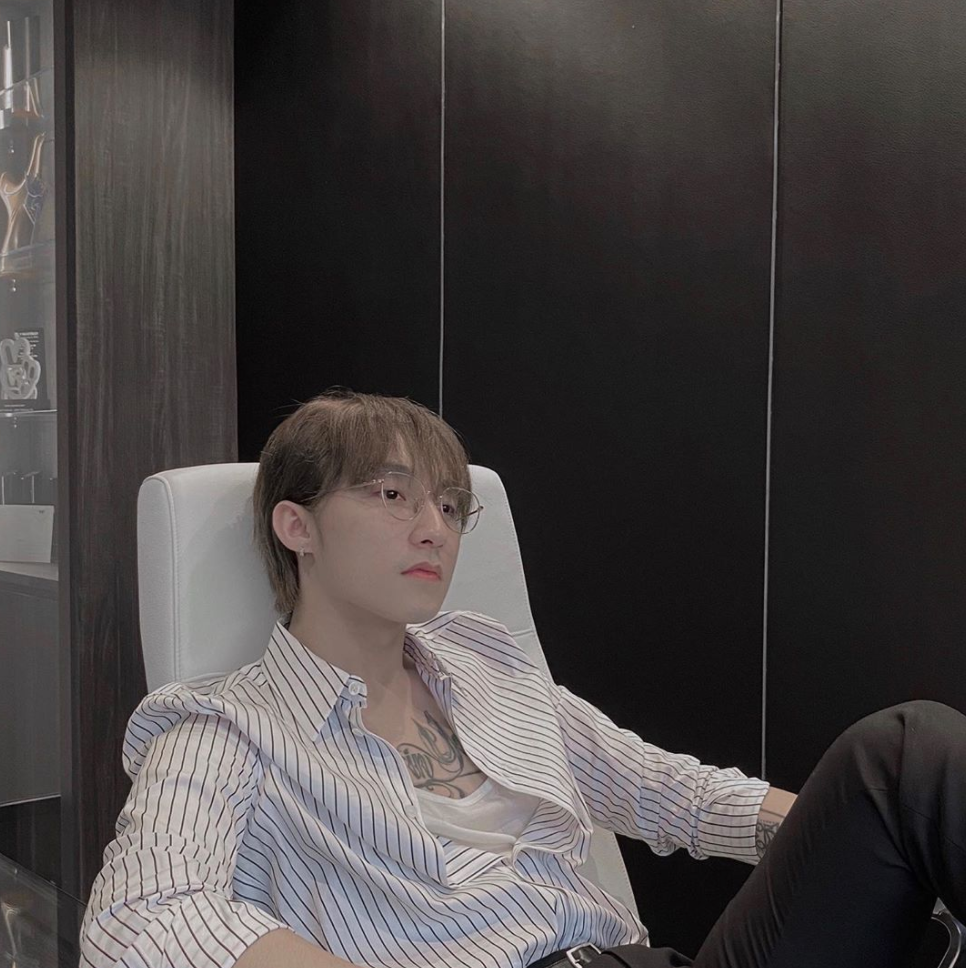 Showbiz 21/6: Gia đình Hoa dâm bụt khoe body “bỏng mắt”, Đàm Thu Trang lộ bụng to thấy rõ ảnh 5